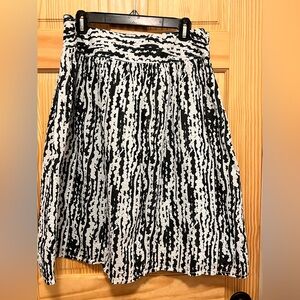 Liz Claiborne Size 12 Women's Black and White Skirt, Fully Lined, Side Zip, Boho